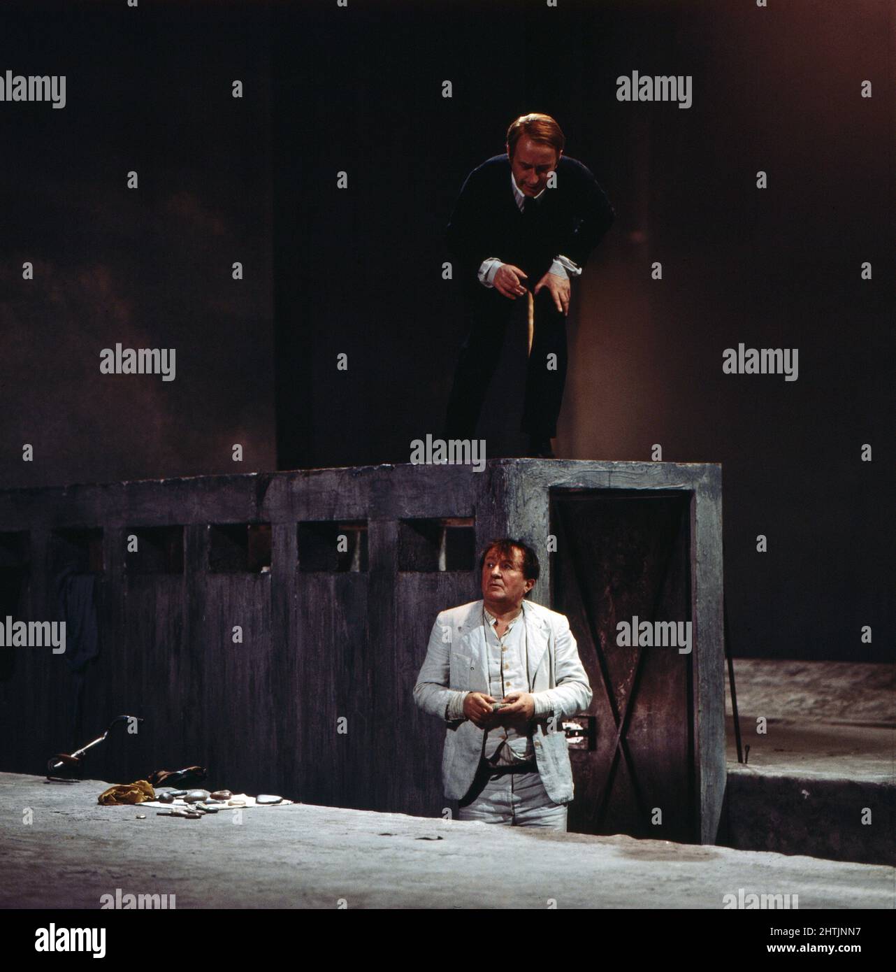 Die See, Fernsehfassung vom Theaterstück nach dem Roman von Edward Bond, Deutschland 1974, Regie: Luc Bondy, Darsteller: Walter Schmidinger (oben), Siegfried Lowitz Stockfoto