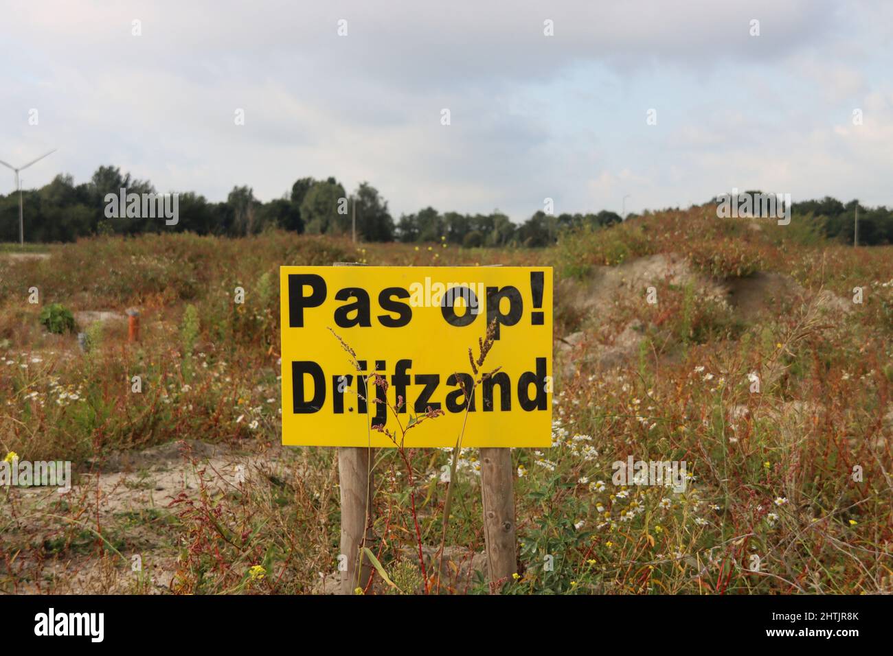 Schild für Treibsand auf Feldern, auf denen in Waddinxveen ein neues Wohnviertel entstehen wird Stockfoto