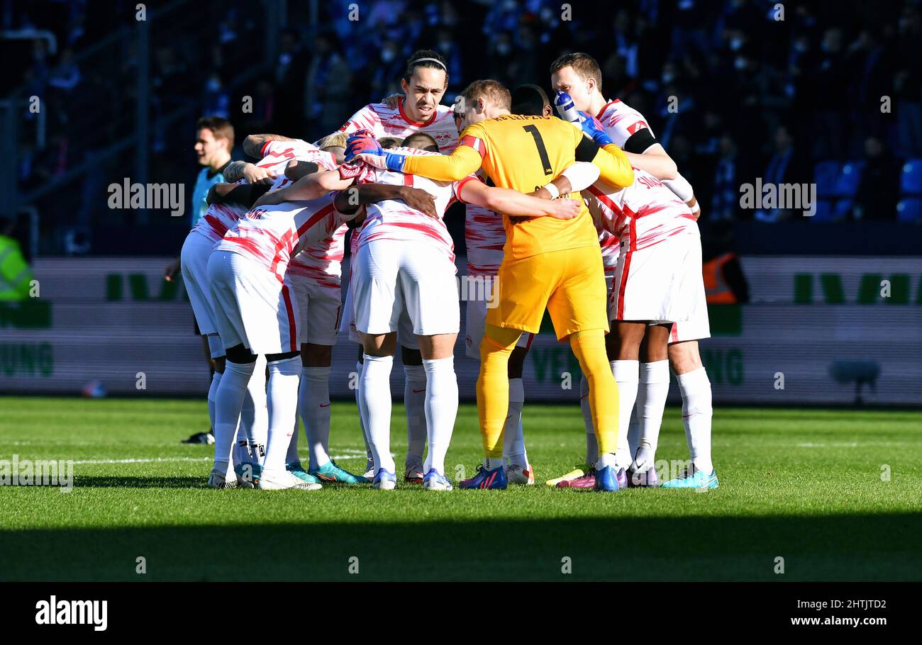 Bundesliga, Vonovia Ruhrstadion Bochum: VfL Bochum gegen RB Leipzig; die Startelf von Leipzig macht sich bereit für das Spiel Stockfoto