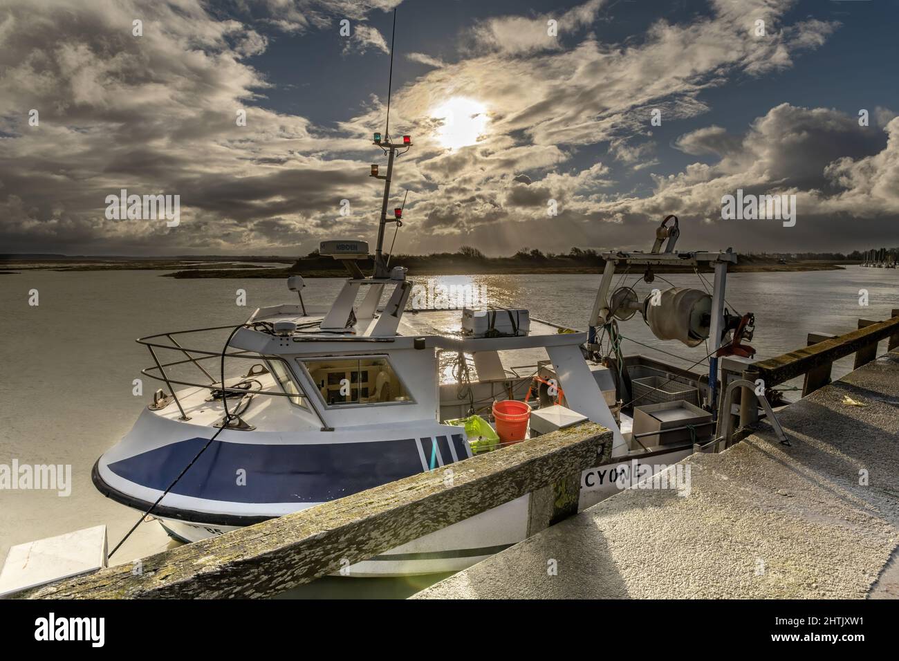 Bateau de pêche artisanale dans le Port du Hourdel en baie de Somme Stockfoto