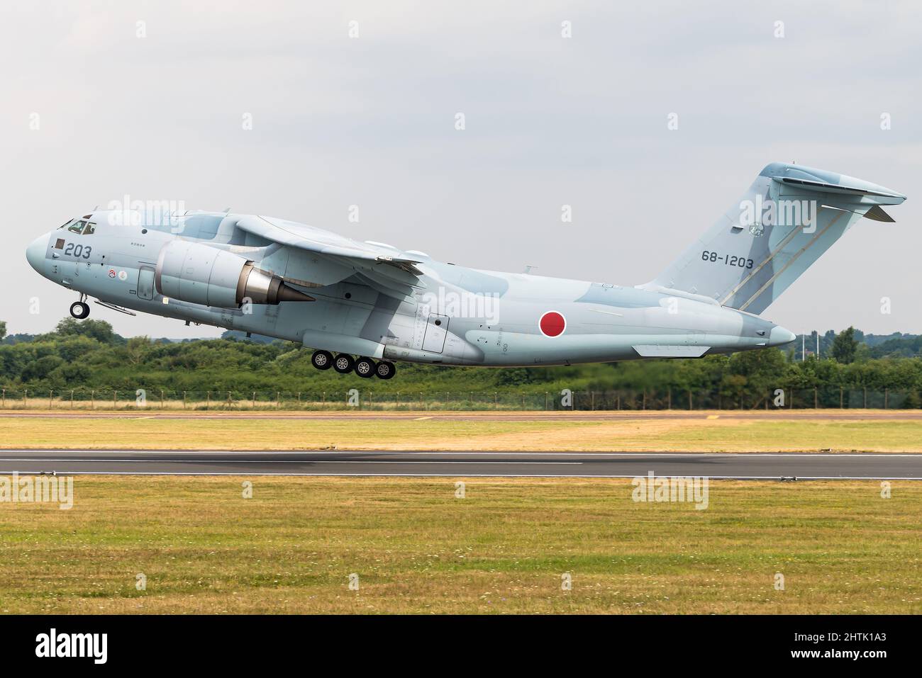 Ein Kawasaki C-2 militärische Transportflugzeuge der Japan Air Verteidigung-kraft. Stockfoto