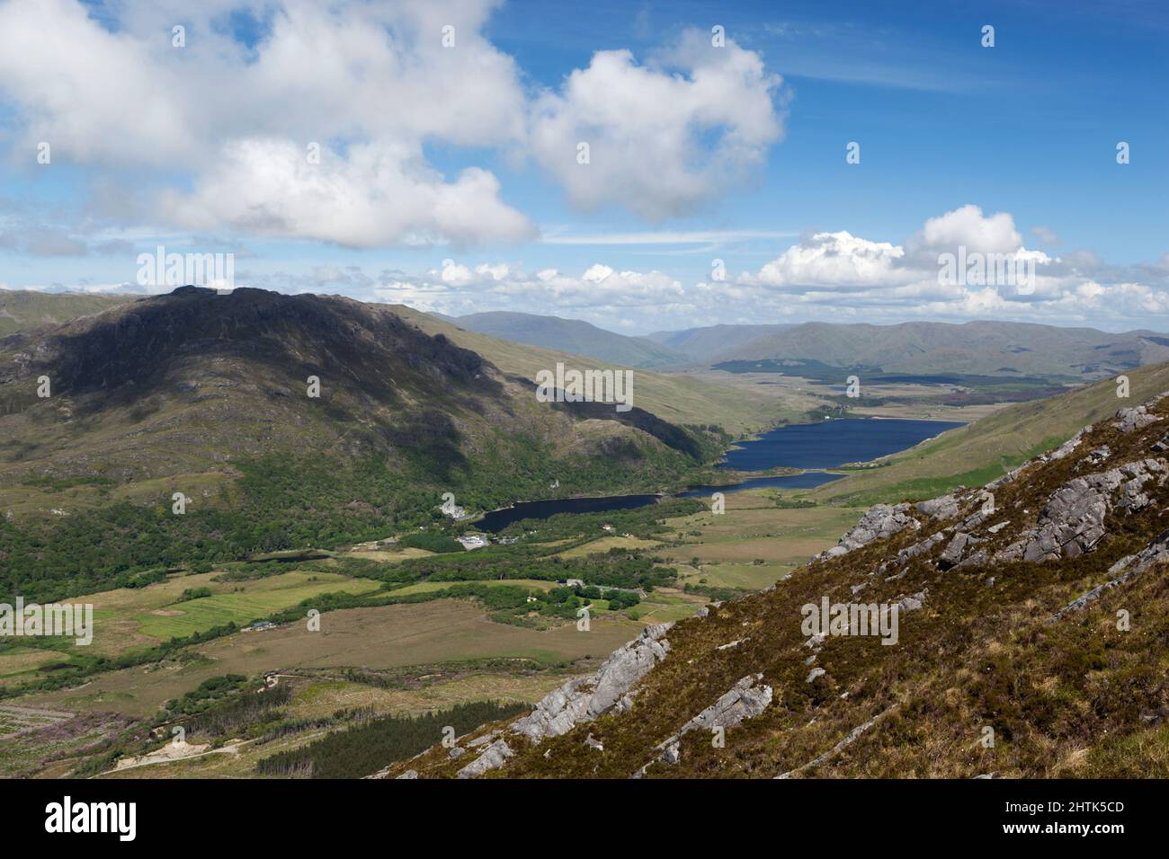 Diamond Hill. Blick über Kylemore Lough und Duchruach Hill, Letterfrack, Connemara National Park, County Galway, Irland Stockfoto