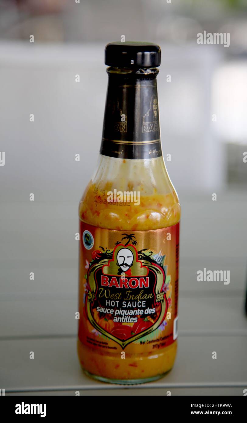 Eine Flasche Baron West Indian Hot Sauce Grenada Stockfoto