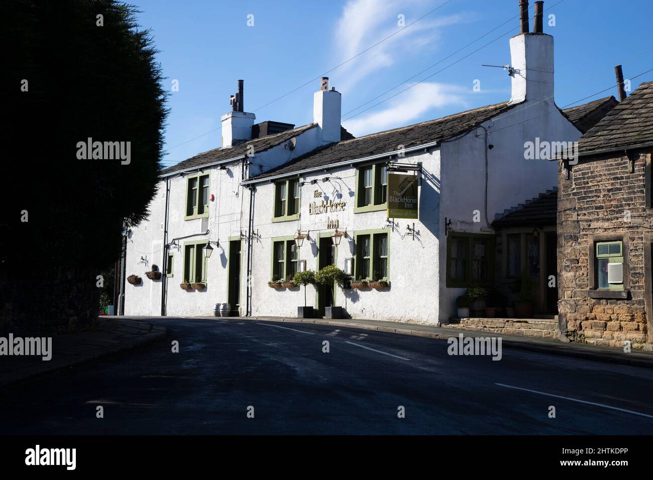 Das Black Horse Inn ist ein traditionelles englisches Gasthaus und Restaurant mit Zimmern aus dem 17.. Jahrhundert im historischen Dorf Clifton Stockfoto