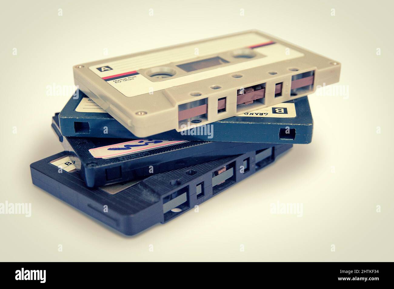 Retro Tape Kassette isoliert - Vintage-Farbeffekt Stockfoto