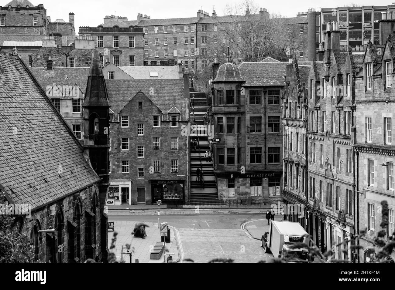 Die Vennel Steps mit Blick auf Edinburgh Castle, Grass Market, Edinburgh, Schottland Stockfoto
