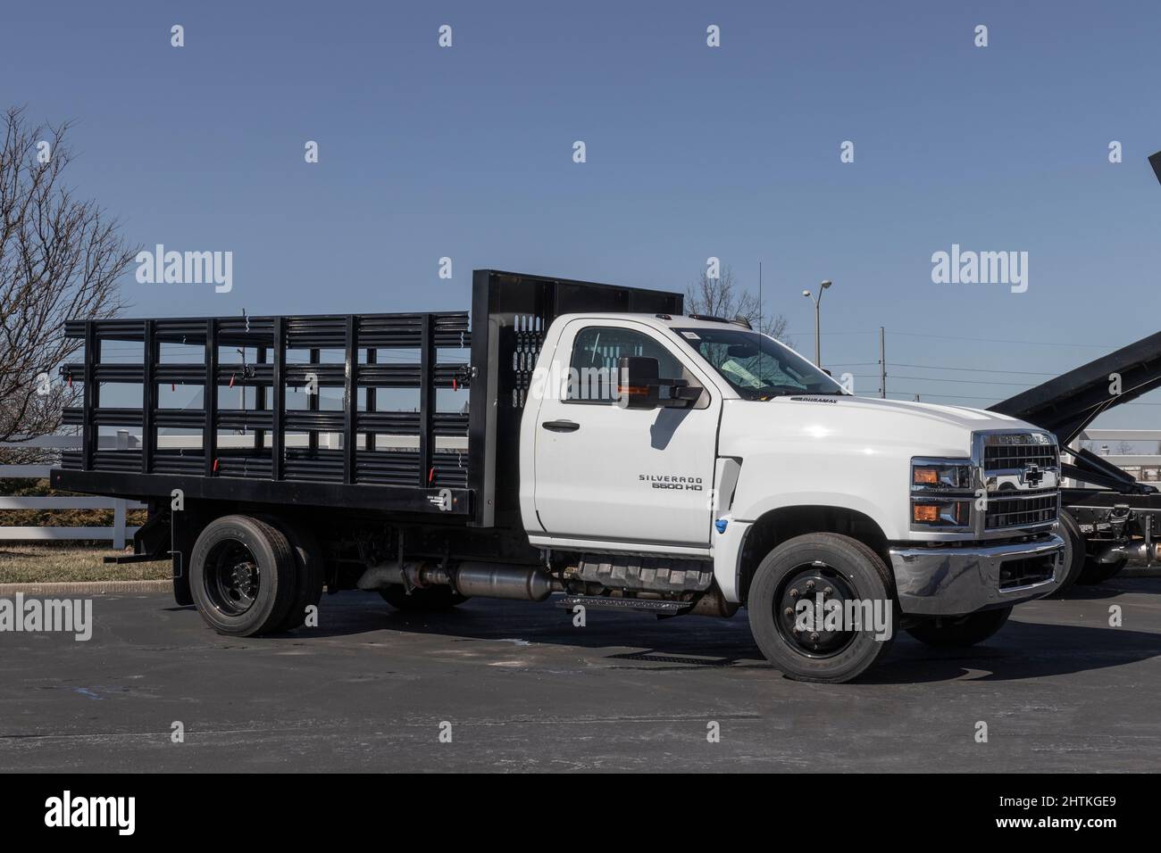 Florenz - ca. Februar 2022: Chevrolet Silverado 5500 HD Chassis cab. Chevy stellt die Fahrgestellkabine in einer Versorgungskarosserie, einem Muldenkipper und einer Pfahlkarosserie her. Stockfoto