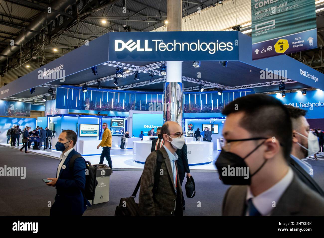 Die Marke Dell Technologies auf dem Gemeinschaftsstand des Unternehmens während des GSMA Mobile World Congress 2022 in Barcelona, der weltweit wichtigsten Veranstaltung für mobile devi Stockfoto