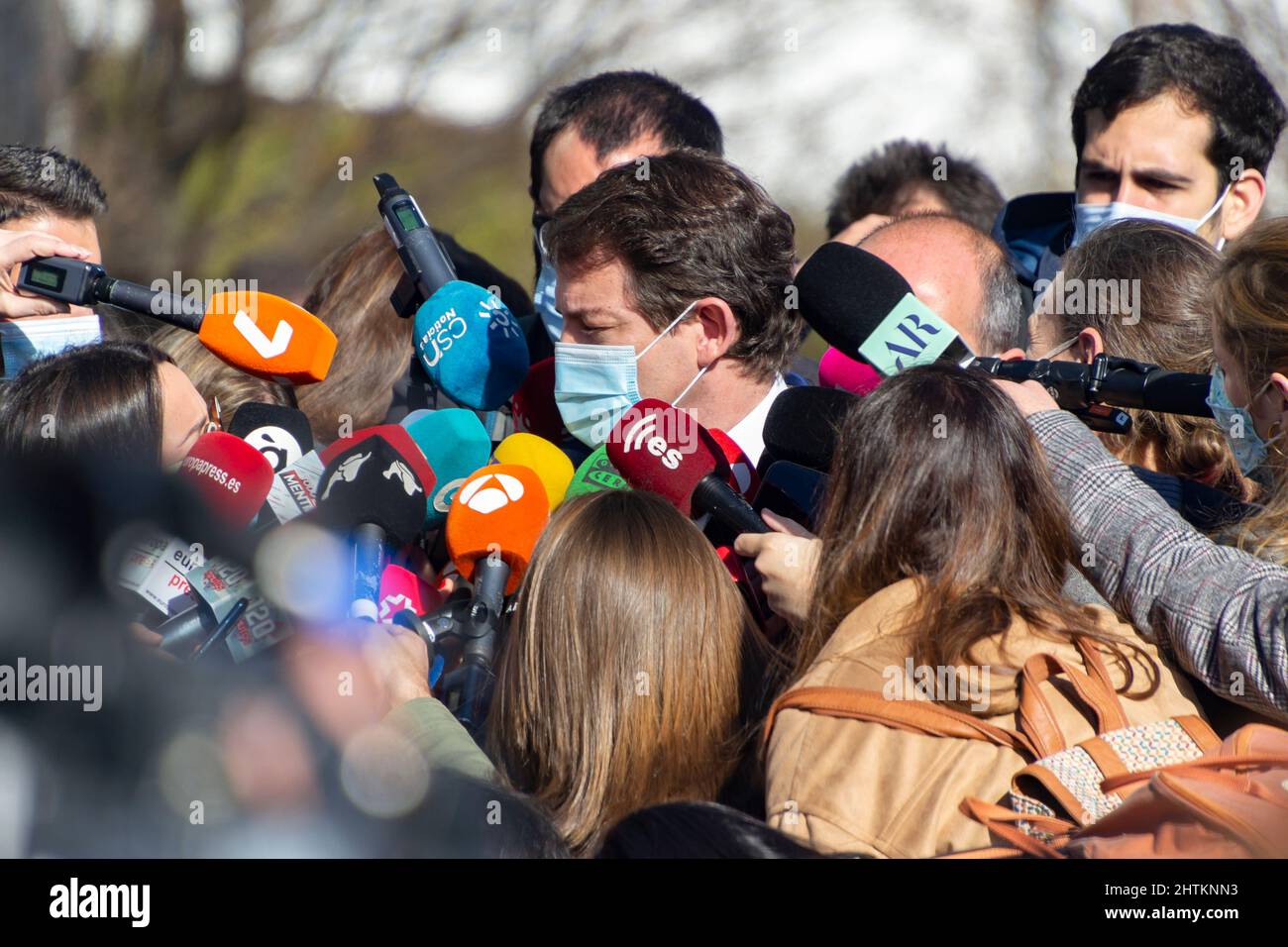 Alfonso Fernandez Mañueco, Präsident der Junta de Castilla y Leon bei einer Pressekonferenz in Spanien. Spanischer Politiker der Volkspartei, PP. Stockfoto