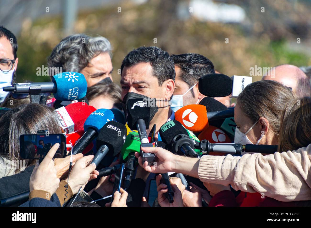 Juan Manuel Moreno, Präsident der Junta de Andaluca bei einer Pressekonferenz in Spanien. Spanischer Politiker der Volkspartei, PP. Fotografie. Stockfoto