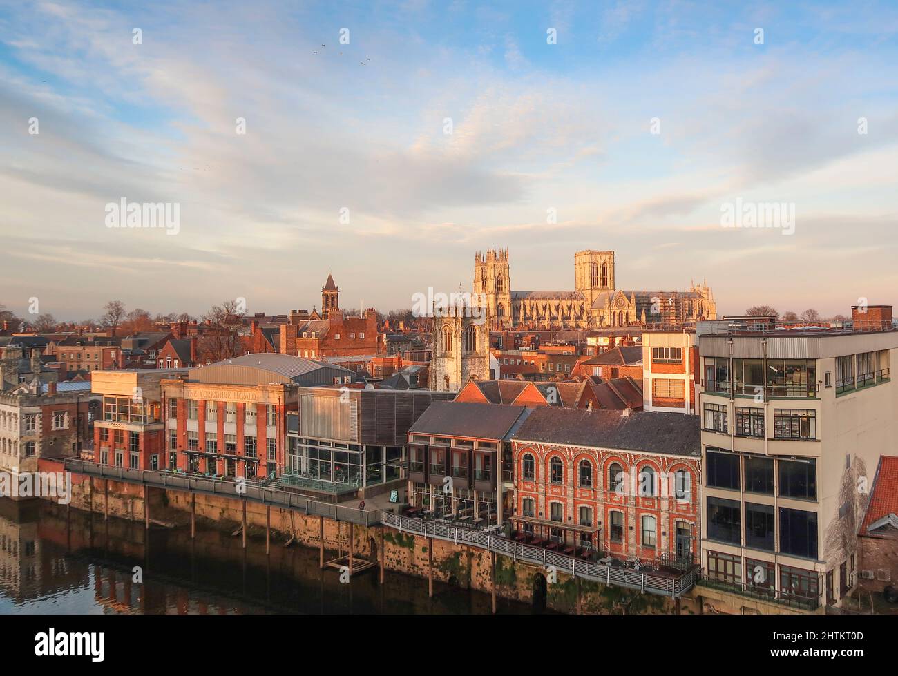 Das York Minster hat einen Blick über die Dächer des Stadtzentrums Stockfoto