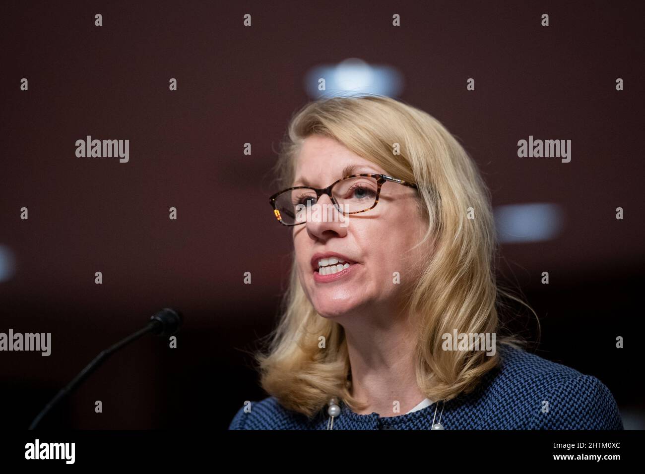 Washington, Vereinigte Staaten Von Amerika. 01. März 2022. Heather Conley, Präsidentin des German Marshall Fund of the United States, erscheint am Dienstag, den 1. März 2022, vor einer Anhörung des Senatsausschusses für bewaffnete Dienste, um die globalen Sicherheitsherausforderungen und -Strategien im Dirksen Senate Office Building in Washington, DC, zu untersuchen. Quelle: Rod Lampey/CNP/Sipa USA Quelle: SIPA USA/Alamy Live News Stockfoto