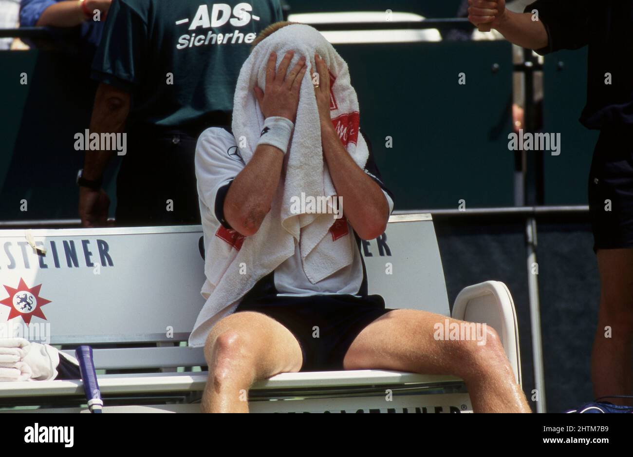 Deutschland. 01. Mär, 2022. firo: Tennis: Archivfotos, Davis Cup Archivfoto. Deutschland Saison 1997, Männer, Männer Boris Becker, Halbfigur, Enttäuschung, Enttäuscht Kredit: dpa/Alamy Live News Stockfoto