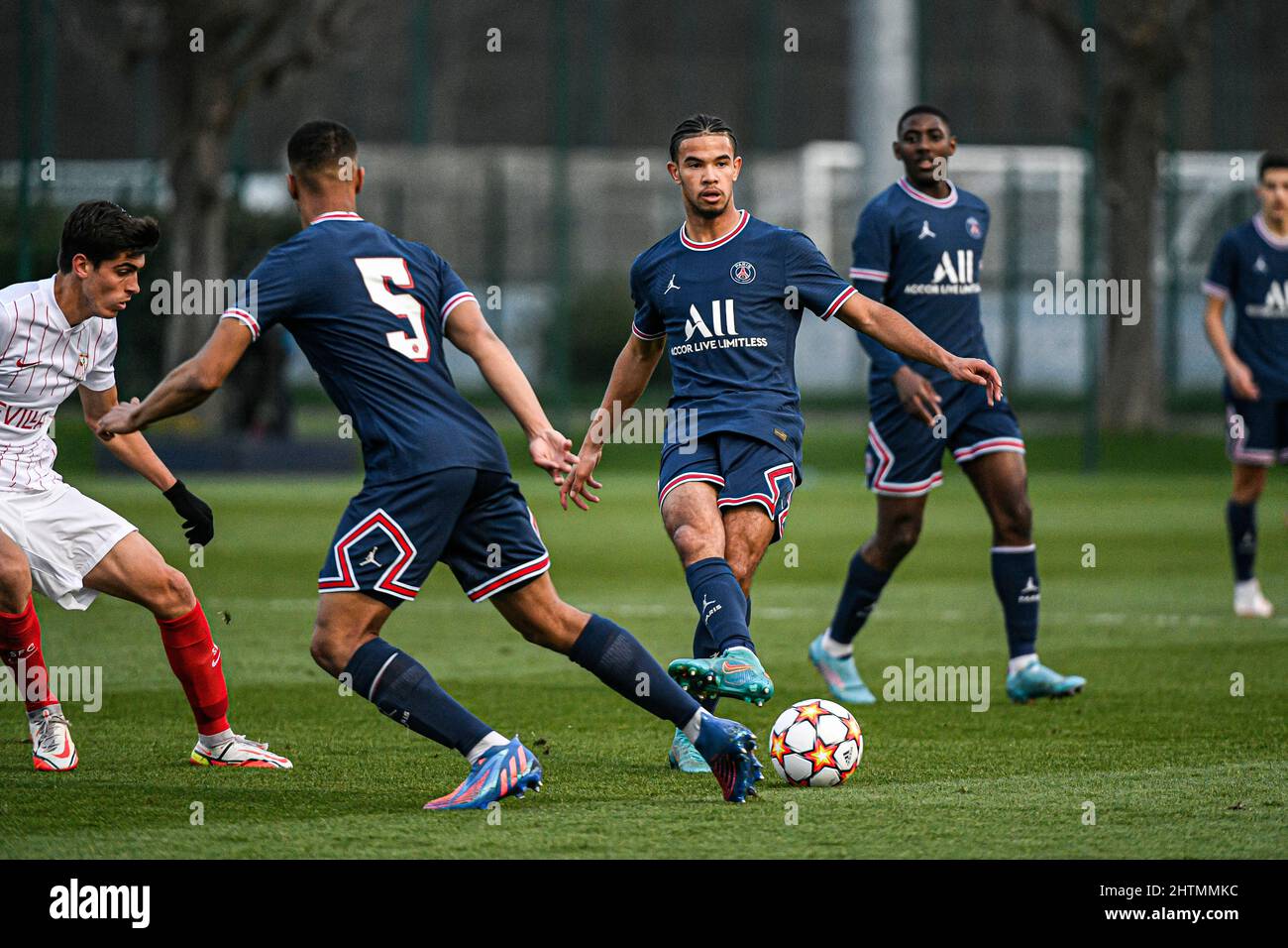 Saint-Germain-en-Laye, Frankreich, 1. März 2022, Warren Zaire-Emery von PSG während der UEFA Youth League (U19), einer Runde von 16 Fußballspielen zwischen Paris Saint-Germain (PSG) und Sevilla FC (Juvenil A) am 1. März 2022 im Georges Lefevre Stadion in Saint-Germain-en-Laye, Frankreich. Stockfoto
