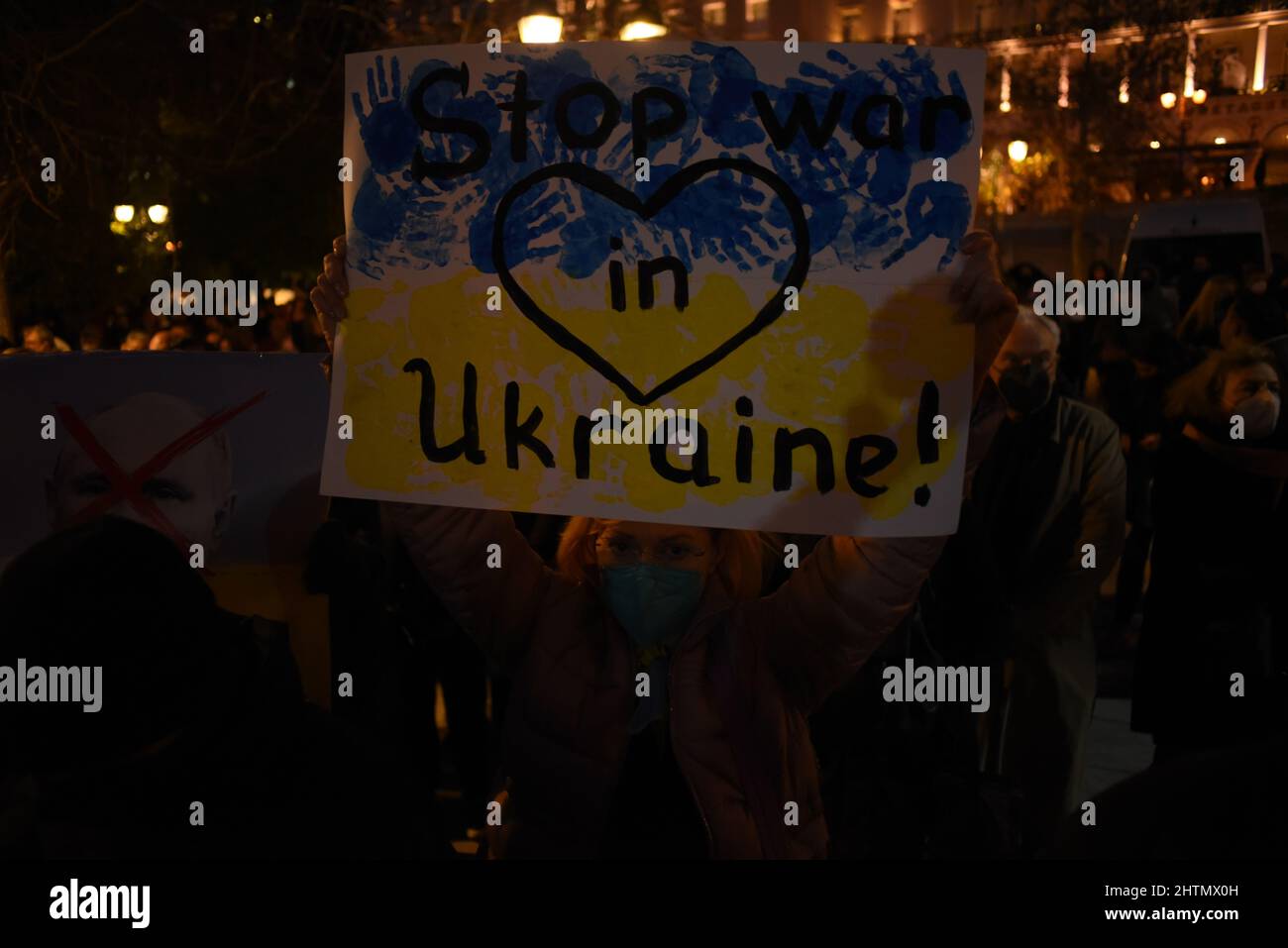 Athen, Attiki, Griechenland. 1. März 2022. Anti-Kriegs-Kundgebung und Zusammenkunft von Unterstützung und Solidarität mit dem ukrainischen Volk auf dem Syntagma-Platz. (Bild: © Dimitrios Karvountzis/Pacific Press via ZUMA Press Wire) Stockfoto Athen, Attiki, Griechenland. 1. März 2022. Anti-Kriegs-Kundgebung und Zusammenkunft von Unterstützung und Solidarität mit dem ukrainischen Volk auf dem Syntagma-Platz. (Bild: © Dimitrios Karvountzis/Pacific Press via ZUMA Press Wire) Stockfoto