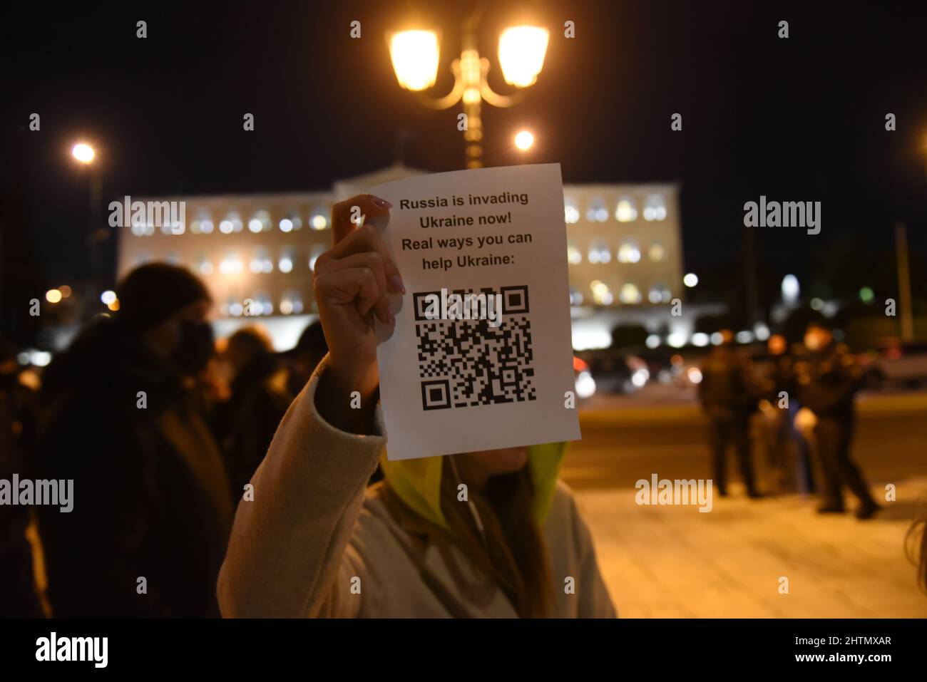 Athen, Attiki, Griechenland. 1. März 2022. Anti-Kriegs-Kundgebung und Zusammenkunft von Unterstützung und Solidarität mit dem ukrainischen Volk auf dem Syntagma-Platz. (Bild: © Dimitrios Karvountzis/Pacific Press via ZUMA Press Wire) Stockfoto Athen, Attiki, Griechenland. 1. März 2022. Anti-Kriegs-Kundgebung und Zusammenkunft von Unterstützung und Solidarität mit dem ukrainischen Volk auf dem Syntagma-Platz. (Bild: © Dimitrios Karvountzis/Pacific Press via ZUMA Press Wire) Stockfoto