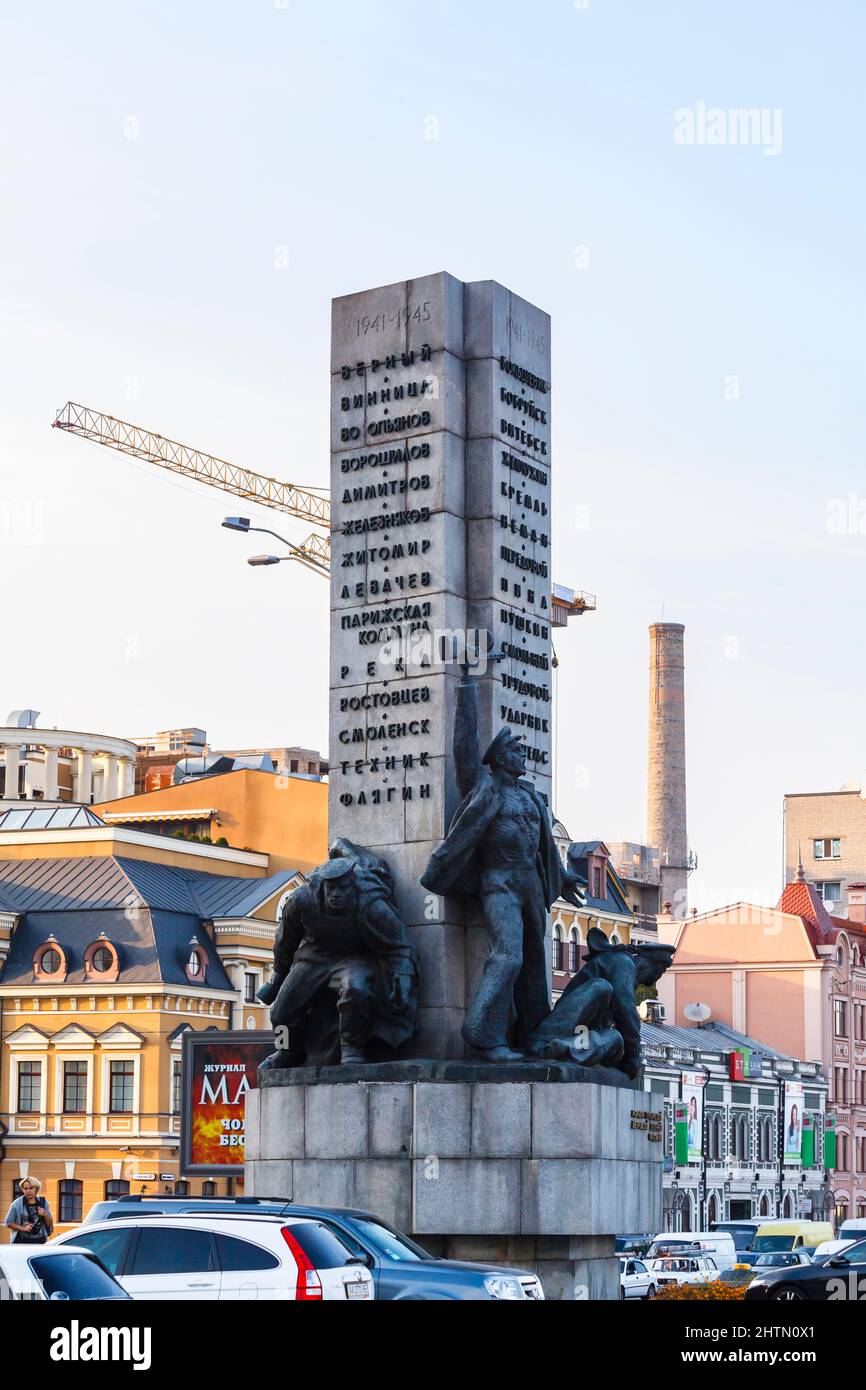 Das Denkmal für Seeleute 1941-45 am Ufer des Dnjepr in Podil, Kiew, Hauptstadt der Ukraine Stockfoto
