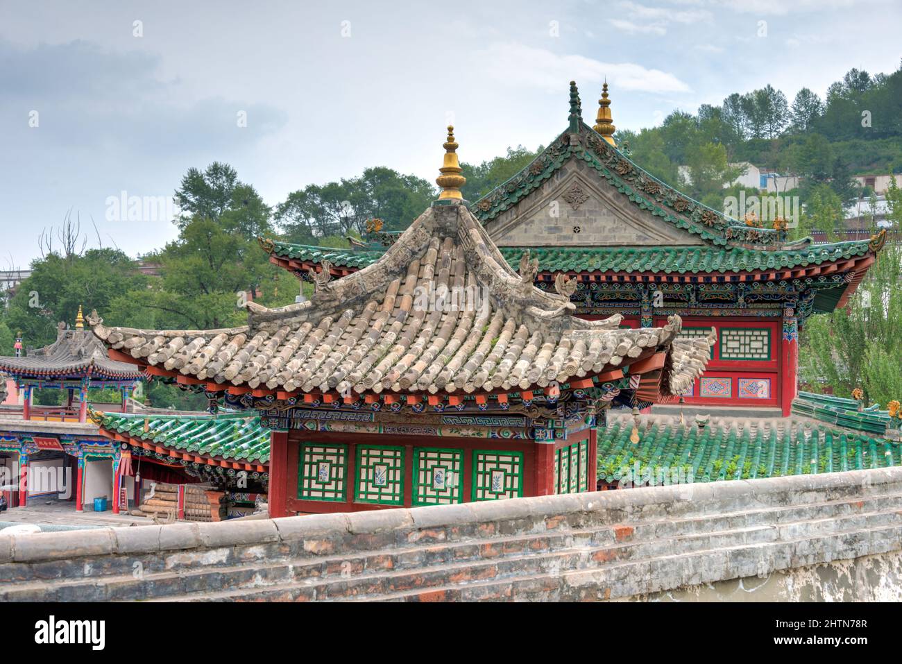 XINING, CHINA - Kumbum Kloster. Ein berühmtes Wahrzeichen in der antiken Stadt Xining, Qinghai, China. Stockfoto