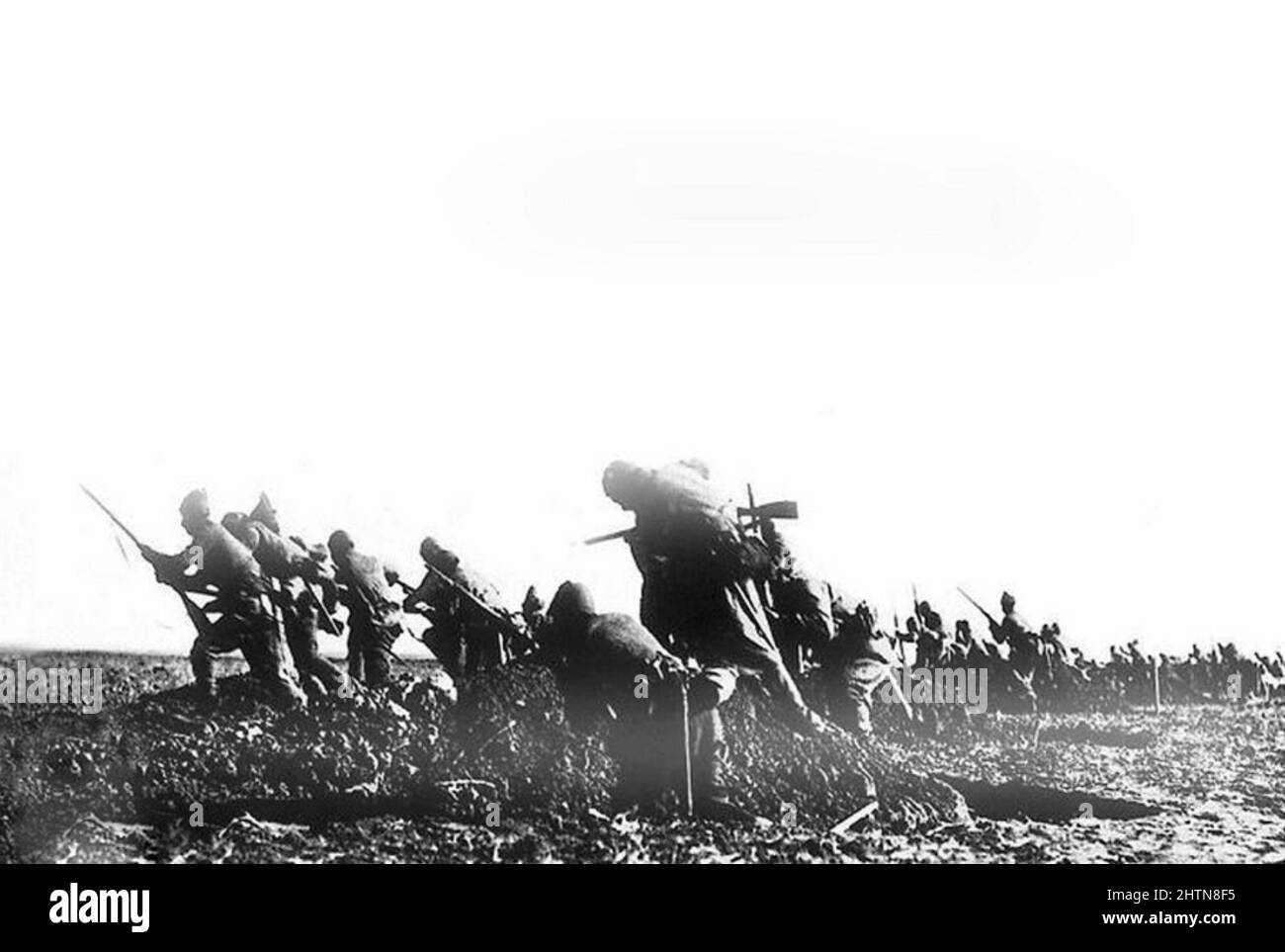 Osmanische Truppen, die während des Ersten Weltkriegs bei einem Angriff auf Gallipoli über die Spitze gingen Stockfoto