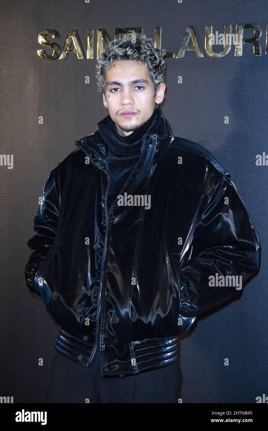 Paris, Frankreich am 01. März 2022 nahm Dominic Fike an der Herbst/Winter 2022/2023-Show von Saint-Laurent im Rahmen der Paris Fashion Week in Paris, Frankreich, am 01. März 2022 Teil. Foto von Aurore Marechal/ABACAPRESS.COM Stockfoto