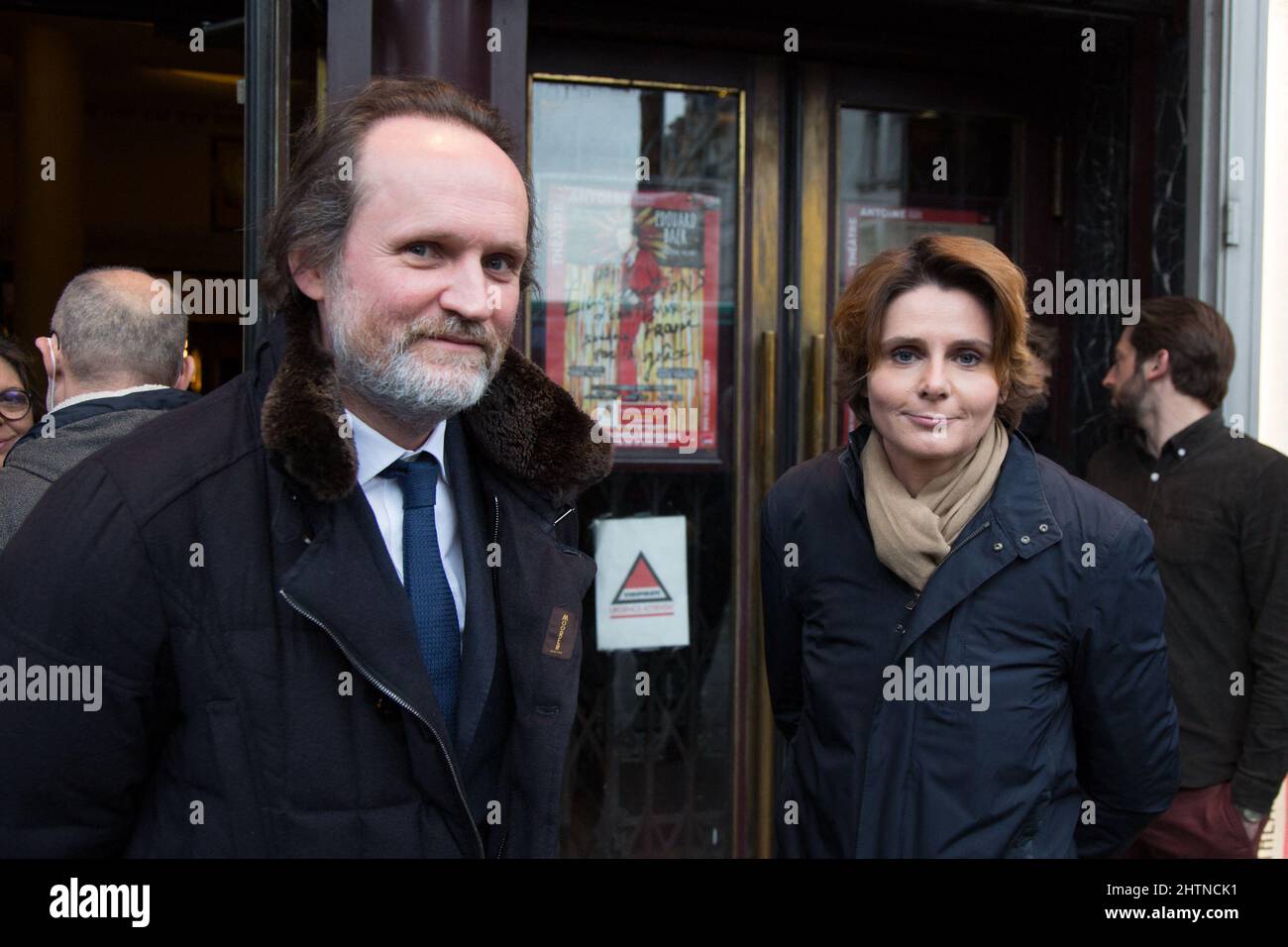 Paris, Frankreich. Am 01. März 2022 nehmen Jean-Marc Dumontet und Caroline Fourest am 01. März 2022 in Paris, Frankreich, am Treffen der SOS Ukraine - Solidarität mit den Widerstandskämpfern von Kiew und dem mutigen Präsidenten Wolodymir Zelensky auf Initiative von Bernard-Henri Levy im Antoine Theater Teil. Foto von Nasser Berzane/ABACAPRESS.COM Stockfoto