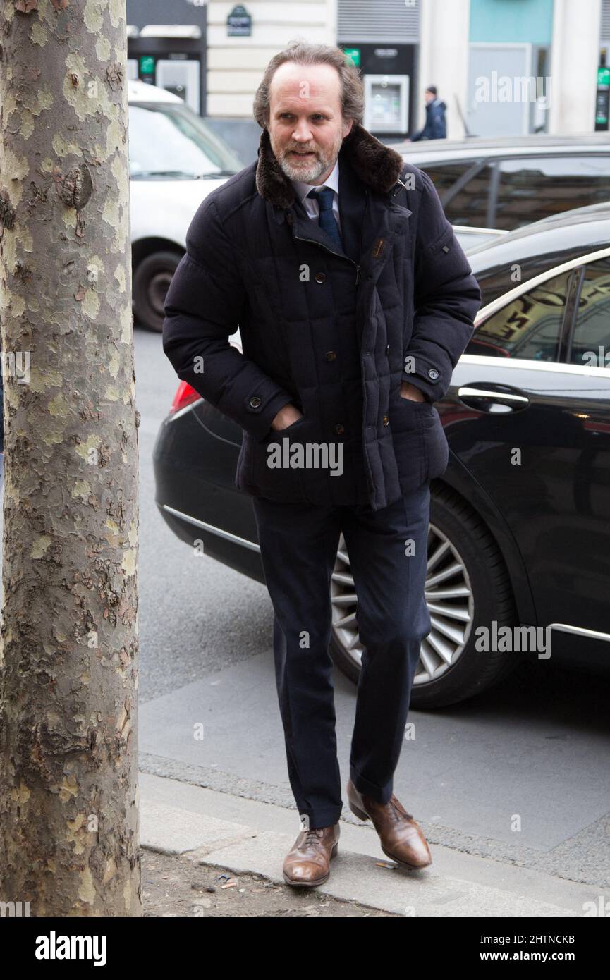 Paris, Frankreich. Am 01. März 2022 nimmt Jean-Marc Dumontet am 01. März 2022 in Paris, Frankreich, am Treffen SOS Ukraine - Solidarity mit Kiewer Widerstandskämpfern und dem mutigen Präsidenten Wolodymir Zelensky Teil. Foto von Nasser Berzane/ABACAPRESS.COM Stockfoto