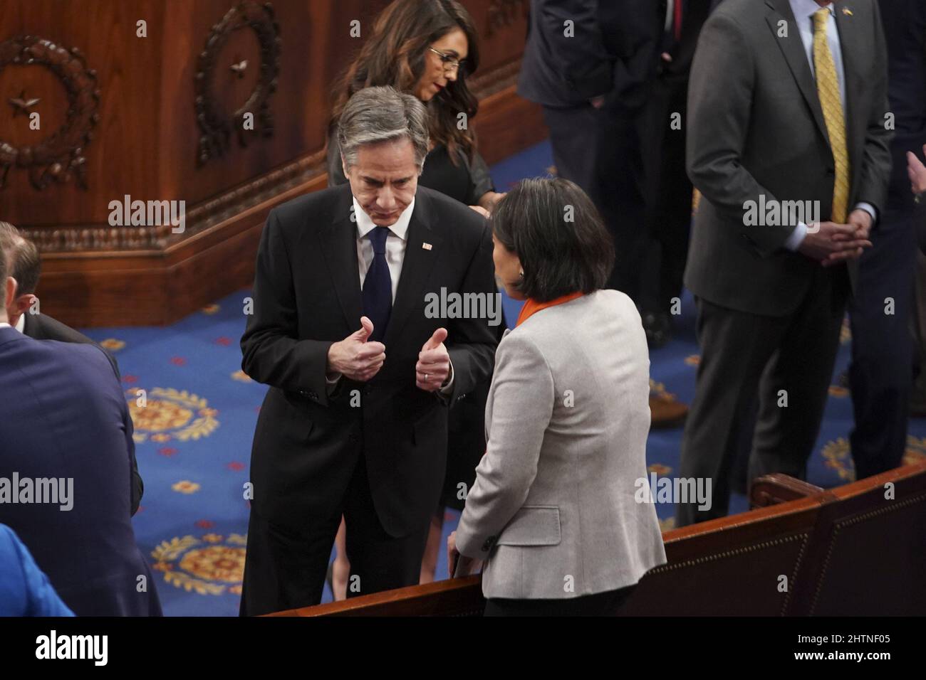 Washington, Usa. 01. März 2022. Außenminister Antony Blinken zeigt sich begeistert, bevor Präsident Joe Biden am Dienstag, den 1. März 2022, seine erste Rede zur Lage der Union auf einer gemeinsamen Kongresssitzung im US-Kapitol in Washington, DC, hält. Pool Foto von Al Drago/UPI Kredit: UPI/Alamy Live News Stockfoto