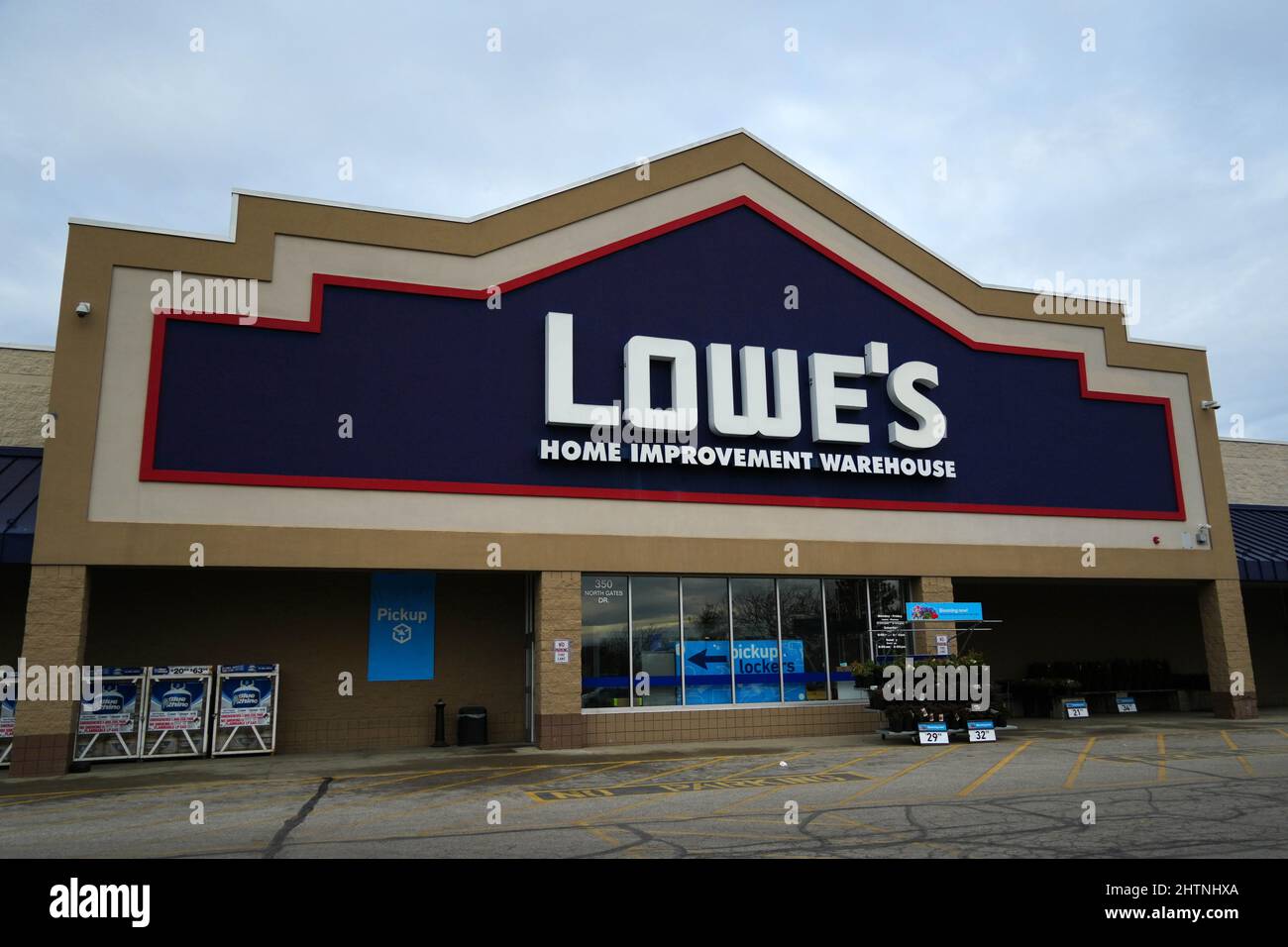 Ein Lowe's Home Improvement Warehouse-Eisenwarenladen, Montag, 1. März 2022, in Bloomington, Ind. Stockfoto