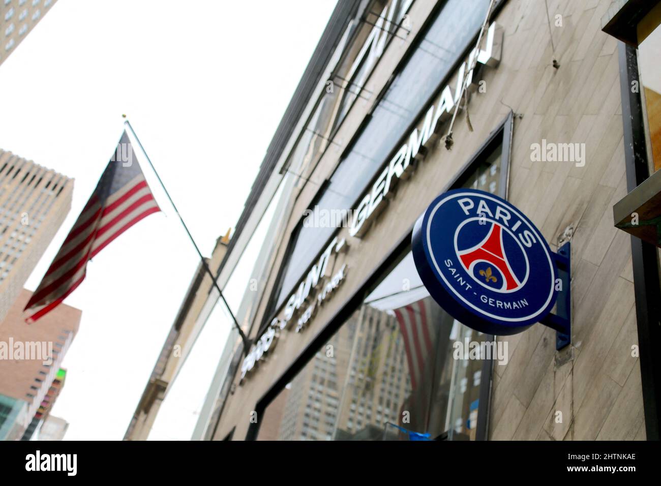Der Fußballclub Paris Saint-Germain wird am 1. März 2022 in der Fifth Avenue in New York City, NY, USA, eröffnet. Foto von Charles Guerin/ABACAPRESS.COM Stockfoto