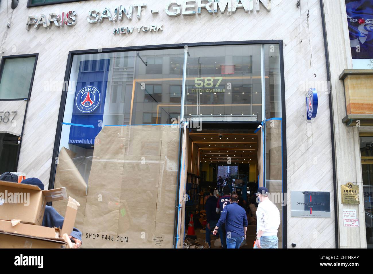 Der Fußballclub Paris Saint-Germain wird am 1. März 2022 in der Fifth Avenue in New York City, NY, USA, eröffnet. Foto von Charles Guerin/ABACAPRESS.COM Stockfoto