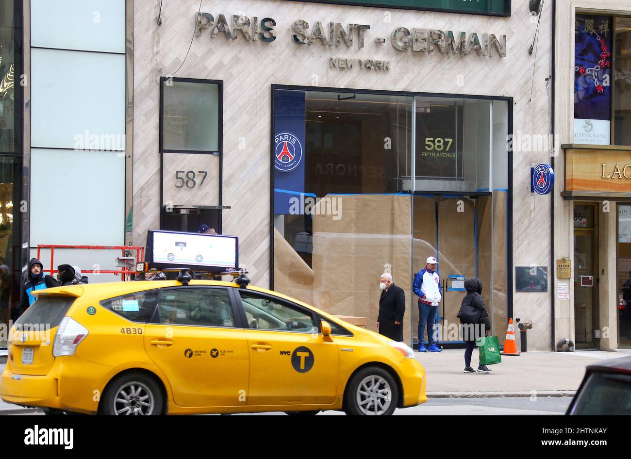 Der Fußballclub Paris Saint-Germain wird am 1. März 2022 in der Fifth Avenue in New York City, NY, USA, eröffnet. Foto von Charles Guerin/ABACAPRESS.COM Stockfoto