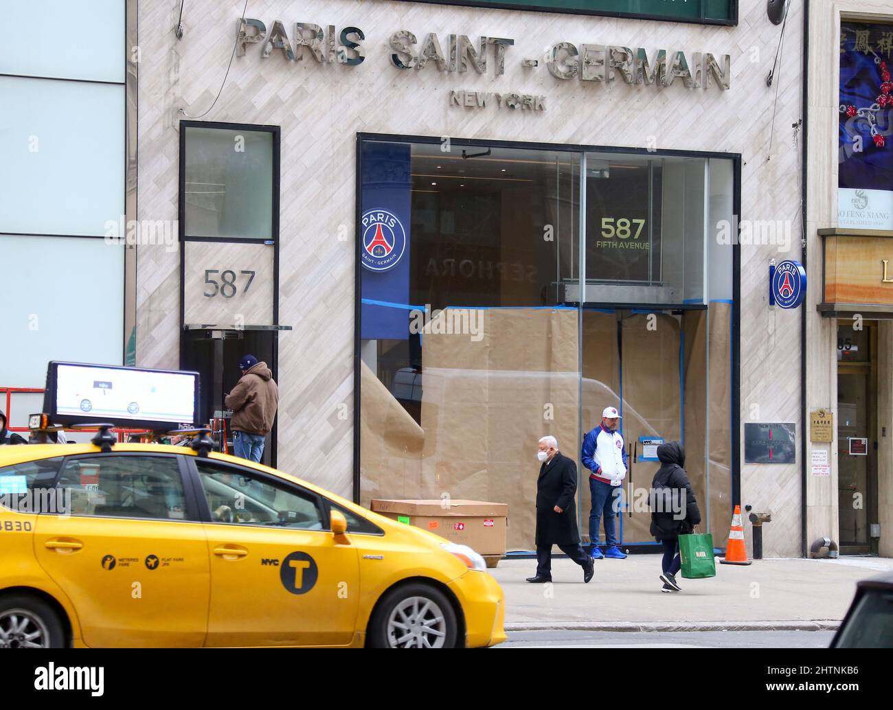 Der Fußballclub Paris Saint-Germain wird am 1. März 2022 in der Fifth Avenue in New York City, NY, USA, eröffnet. Foto von Charles Guerin/ABACAPRESS.COM Stockfoto