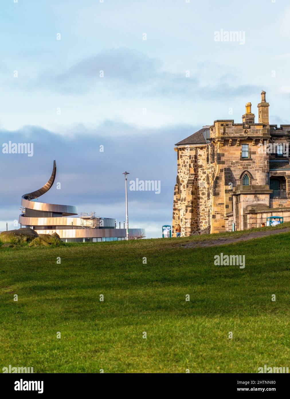Observatory House (Calton Hill) und St James Quarter, Edinburgh, Schottland, Großbritannien Stockfoto
