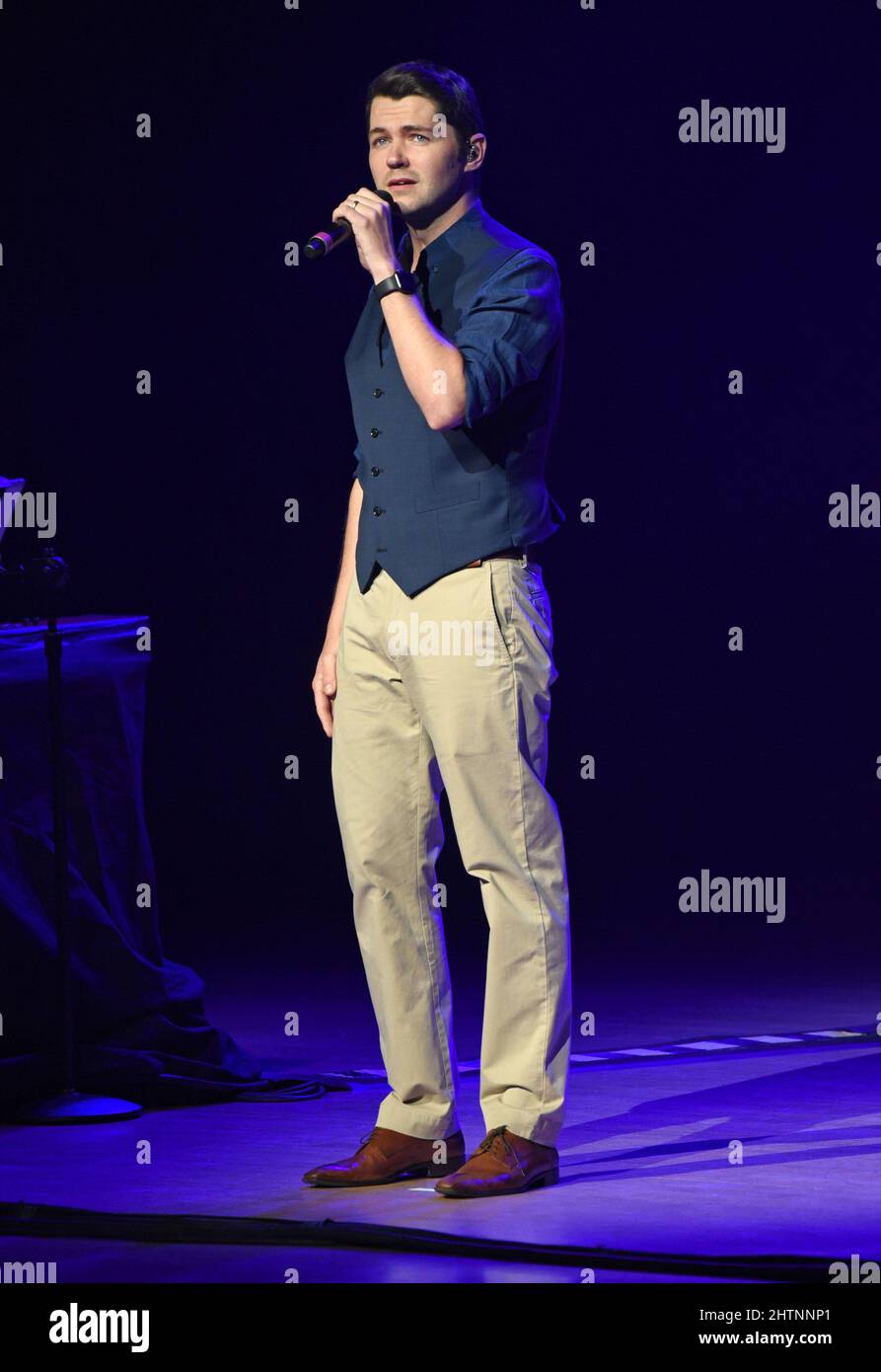 Atlanta, GA, USA. 1. März 2022. Damian McGinty auf der Bühne für Celtic Thunder in Concert, Atlanta Symphony Hall, Atlanta, GA 1. März 2022. Quelle: Derek Storm/Everett Collection/Alamy Live News Stockfoto