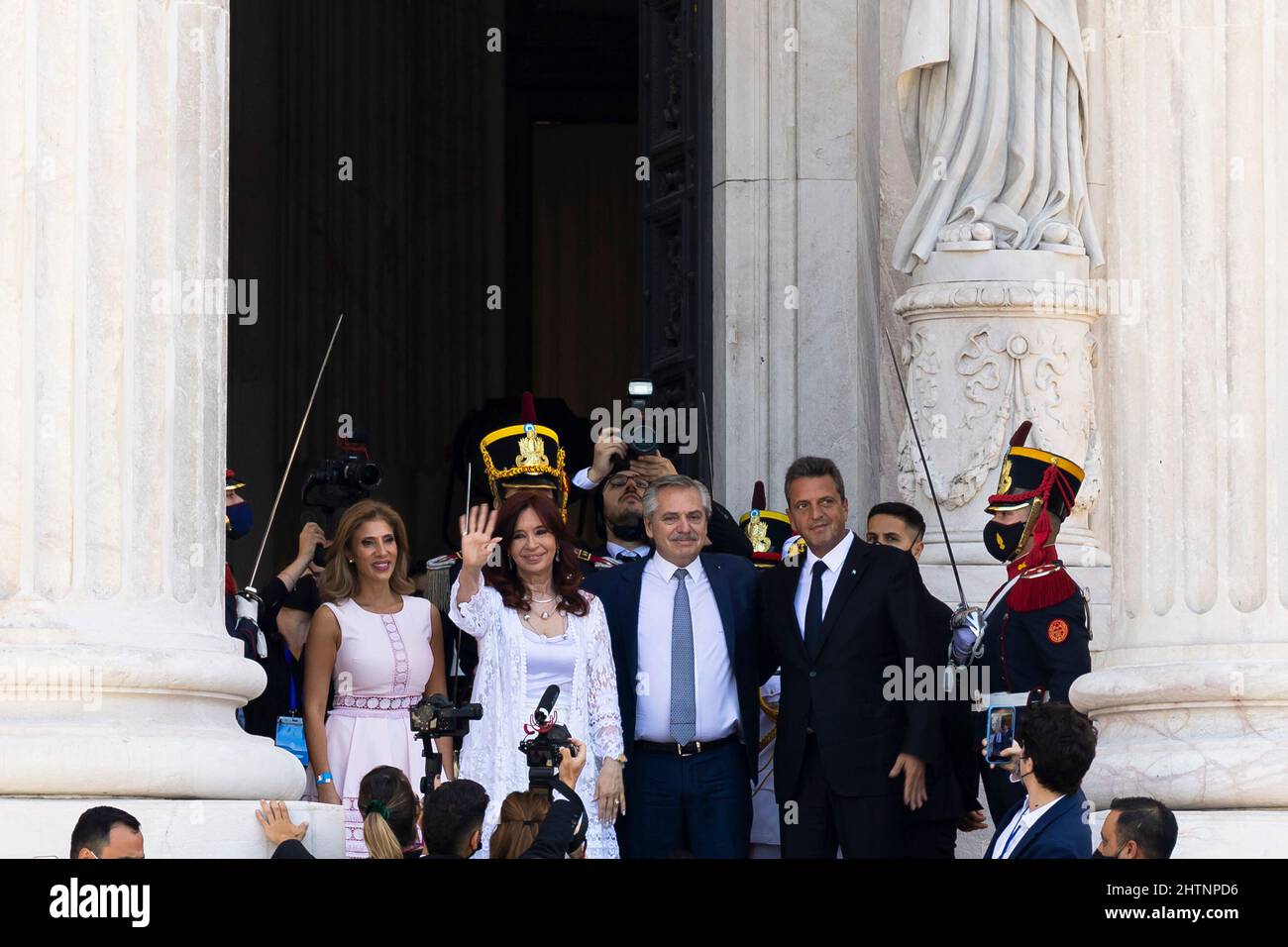 Ciudad De Buenos Aires, Argentinien. 01. März 2022. Präsident Alberto Fernández, Vizepräsidentin Cristina Kirchner und der Präsident der nationalen Abgeordnetenkammer Sergio Massa nach der Eröffnung der Sitzungen des Nationalkongresses. (Foto: Esteban Osorio/Pacific Press) Quelle: Pacific Press Media Production Corp./Alamy Live News Stockfoto