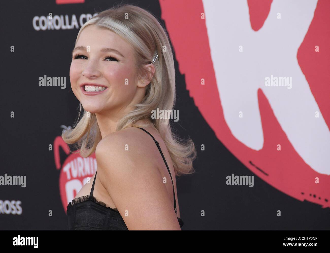 AVA Morse kommt zu Disneys ROT ANHALTENDER Los Angeles Premiere, die am Dienstag, dem 1. März 2022, im Pantages Theatre in Hollywood, CA, stattfand. (Foto von Sthanlee B. Mirador/Sipa USA) Stockfoto