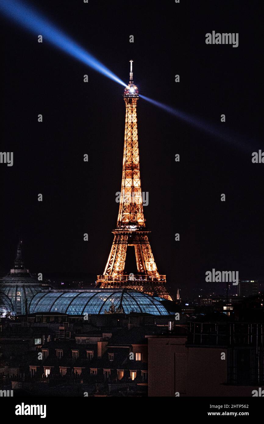 Schönes vertikales Bild des Eiffelturms, Paris Stockfoto