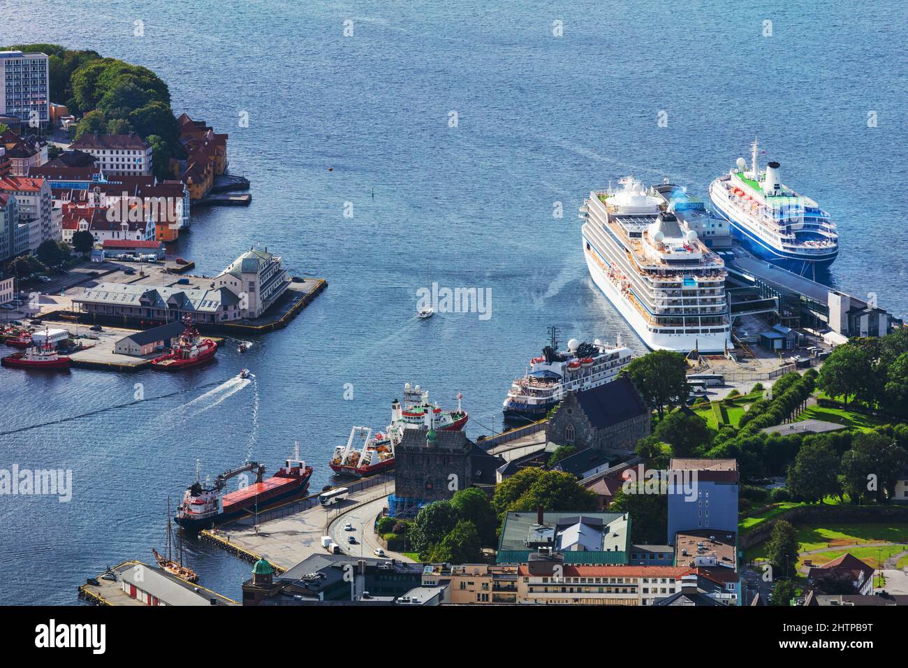 Kreuzfahrtschiffe im Hafen. Bergen, Norwegen Stockfoto