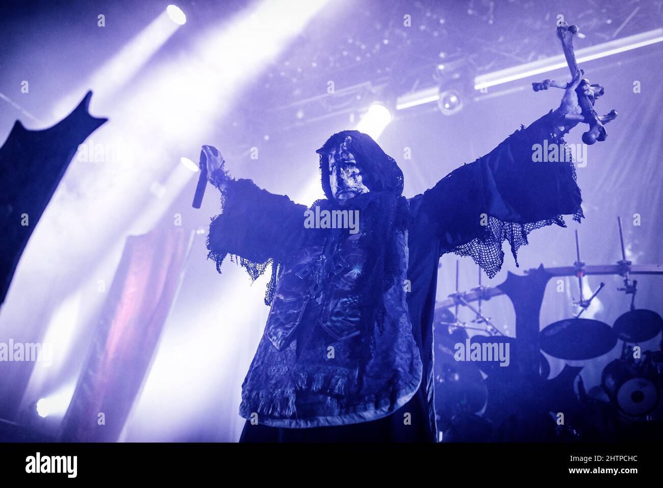 Oslo, Norwegen. 27., Februar 2022. Die norwegische Black Metal Band Mayhem spielt ein Live-Konzert im Rockefeller in Oslo. Hier ist Sänger Attila Csihar live auf der Bühne zu sehen. (Foto: Gonzales Photo - Terje Dokken). Stockfoto
