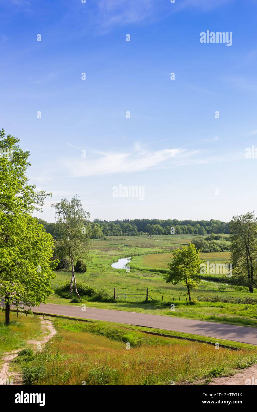 Blick über die Landschaft der Drenste AA vom Hügel in Schipborg, Niederlande Stockfoto