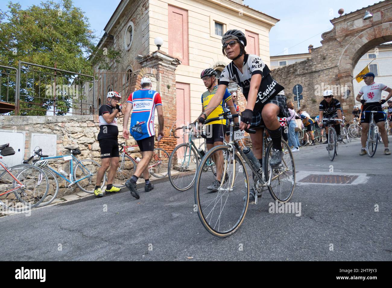 Eroica Radrennen, Asciano Dorf, Crete Senesi Gebiet, Provinz Siena, Toskana, Europa Stockfoto