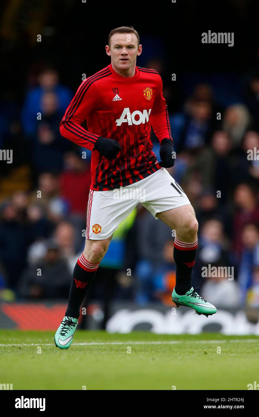 Wayne Rooney sah sich vor dem Barclays Premier League-Spiel zwischen Chelsea und Manchester United in Stamford Bridge in London aufgewärmt. 7. Februar 2016. James Boardman / Telephoto Images +44 7967 642437 Stockfoto