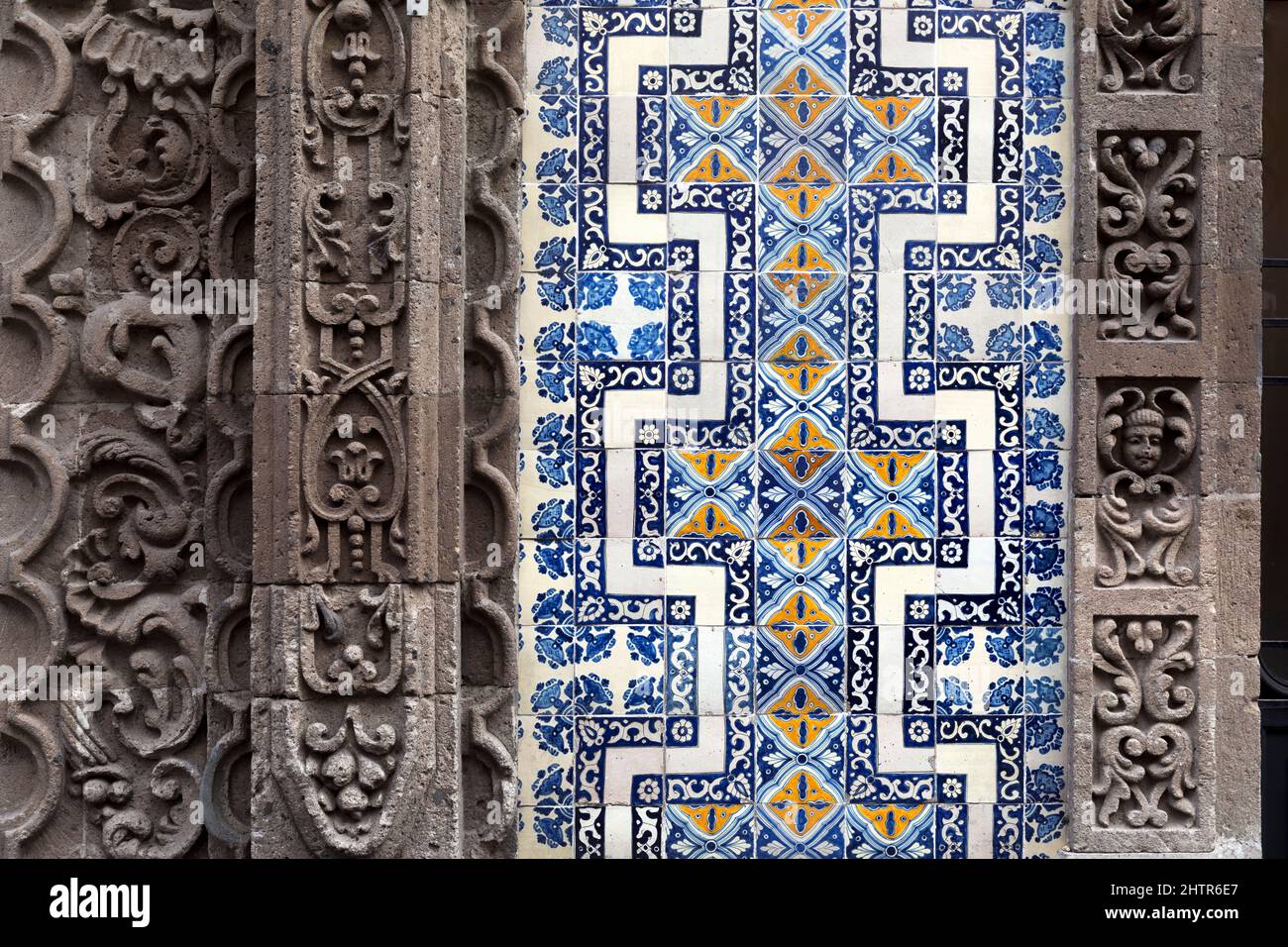 Das Casa de los Azulejos oder „Haus der Fliesen“ ist ein barocker Palast aus dem 18.. Jahrhundert in Mexiko-Stadt, der vom Grafen der Familie Valle de Orizaba erbaut wurde. Stockfoto