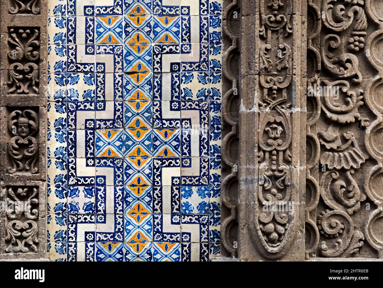 Das Casa de los Azulejos oder „Haus der Fliesen“ ist ein barocker Palast aus dem 18.. Jahrhundert in Mexiko-Stadt, der vom Grafen der Familie Valle de Orizaba erbaut wurde. Stockfoto
