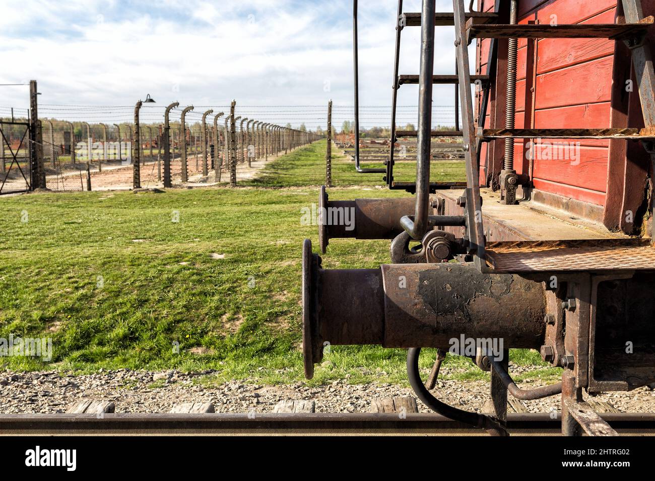 Hinterer Teil eines alten Eisenbahnwaggons an einem sonnigen Tag Stockfoto