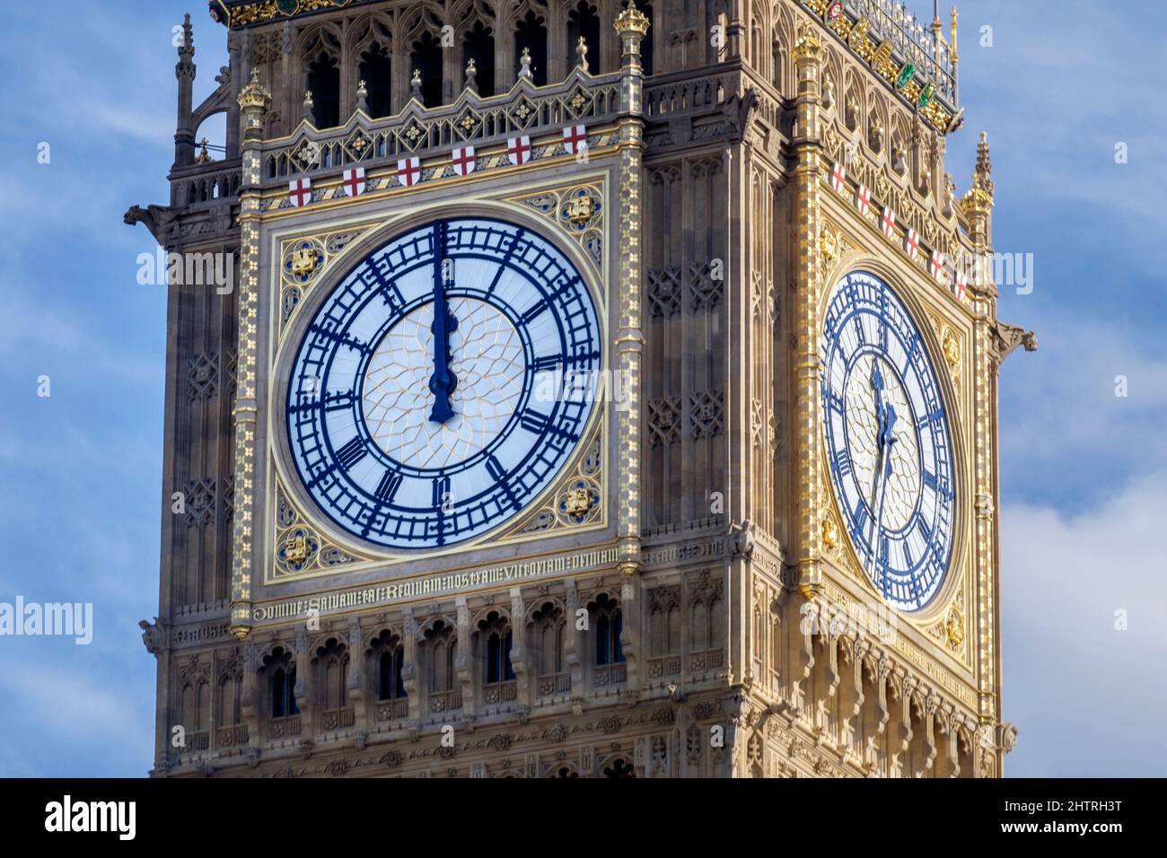 Die Westwand der Big Ben-Uhr stoppte um 12 Uhr, um Wartungsarbeiten durchführen zu können. Stockfoto