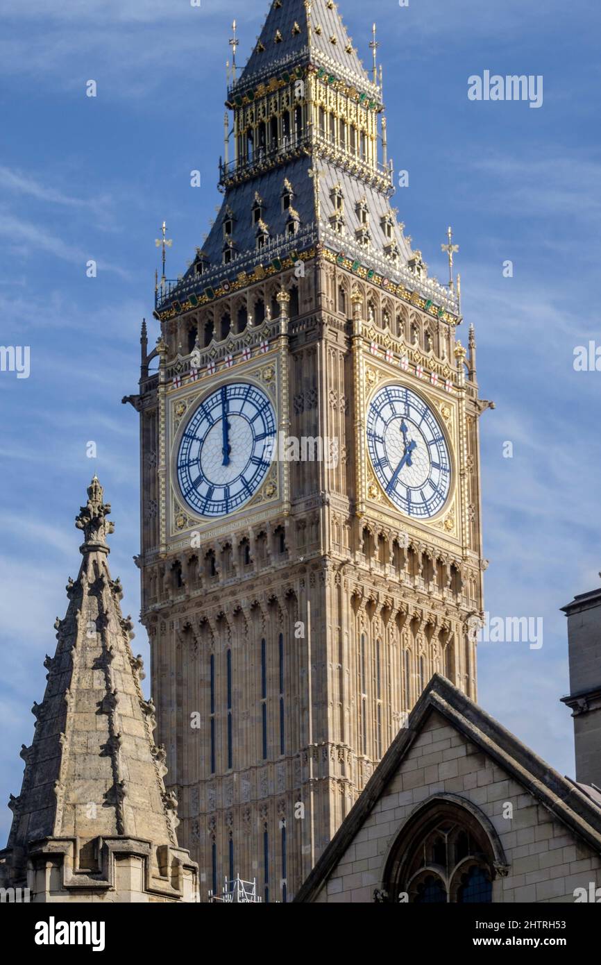 Die Westwand der Big Ben-Uhr stoppte um 12 Uhr, um Wartungsarbeiten durchführen zu können. Stockfoto