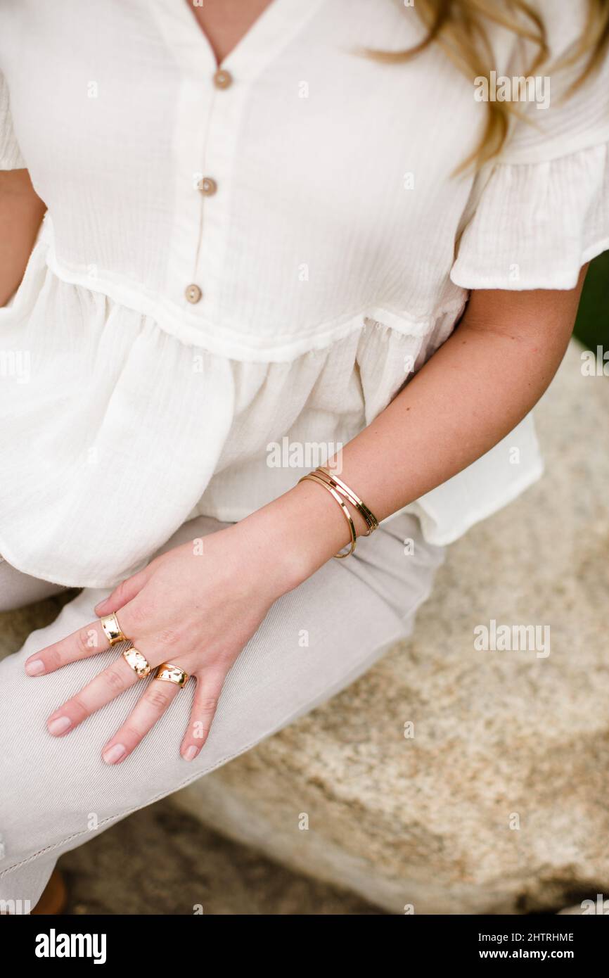 Modellierung Detail von Armbänder und Ringe in San Diego Stockfoto