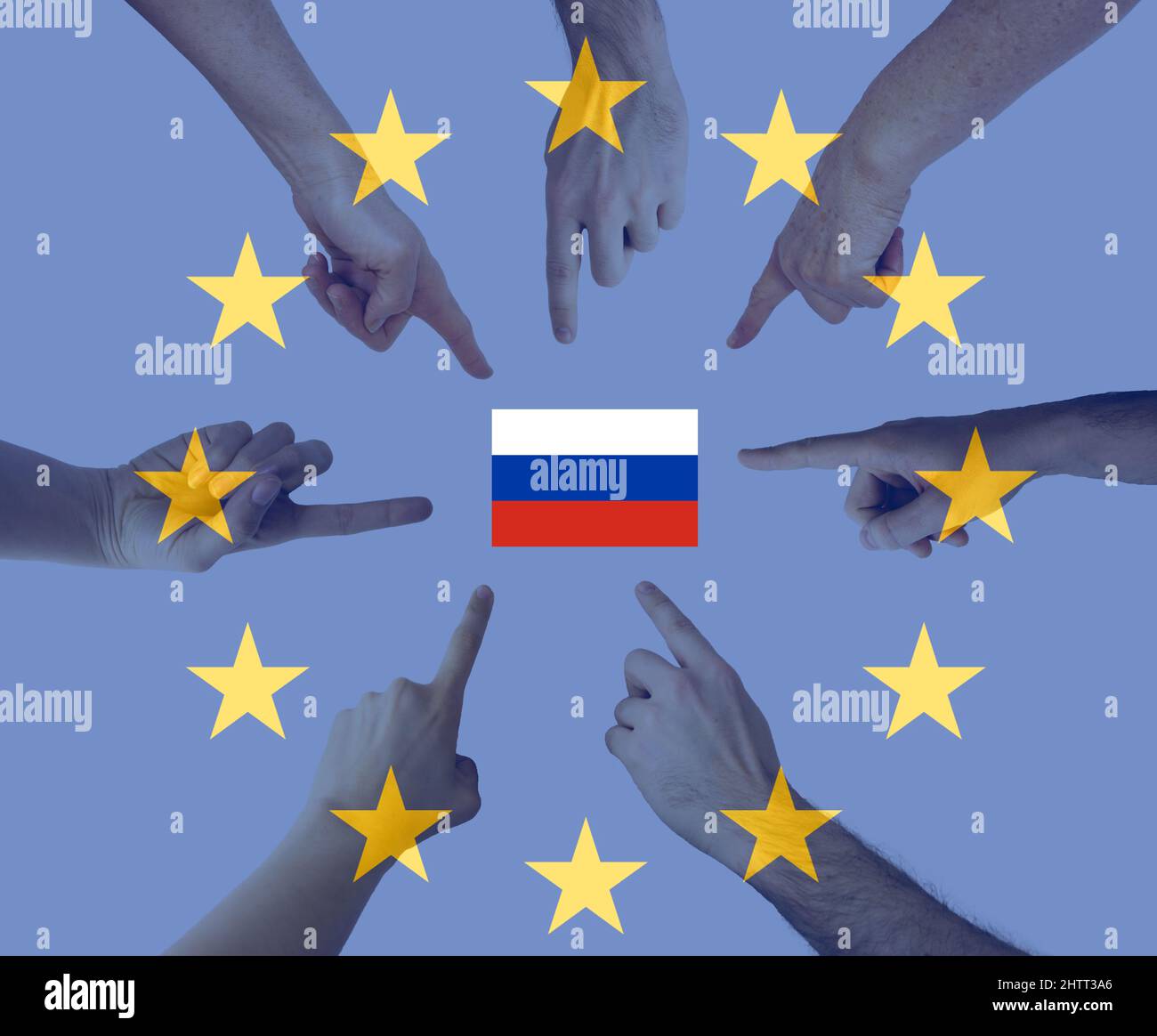 Hand zeigt auf russland Flagge mit eu-Flagge Overlay Krieg politischen Konzept . Stockfoto