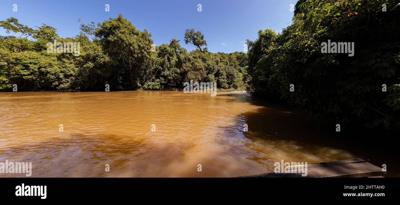 Costa Rica, Mato Grosso do Sul, Brasilien - 12 18 2022: see des Treffens der Gewässer in Salto do Sucuriu Municipal Natural Park Stockfoto